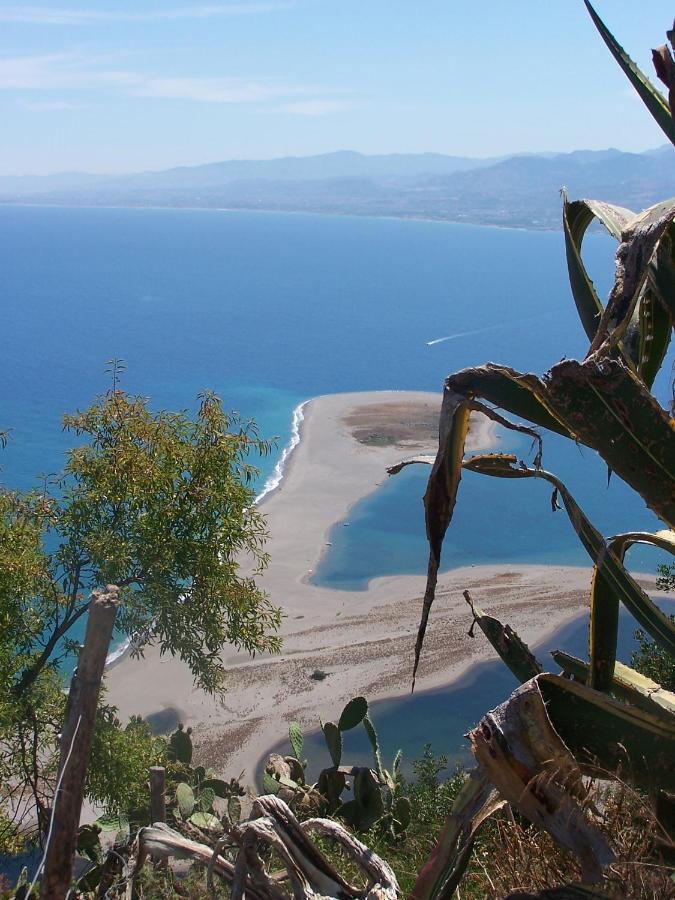 A Casa Di Peppino Villa Greco Tindari Eksteriør bilde