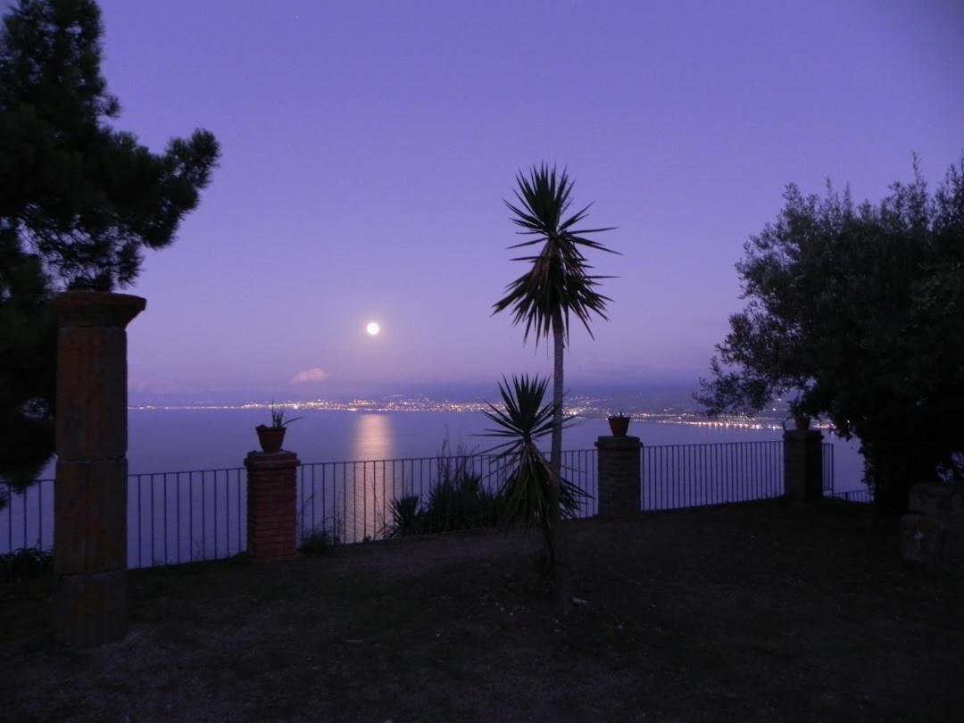 A Casa Di Peppino Villa Greco Tindari Eksteriør bilde