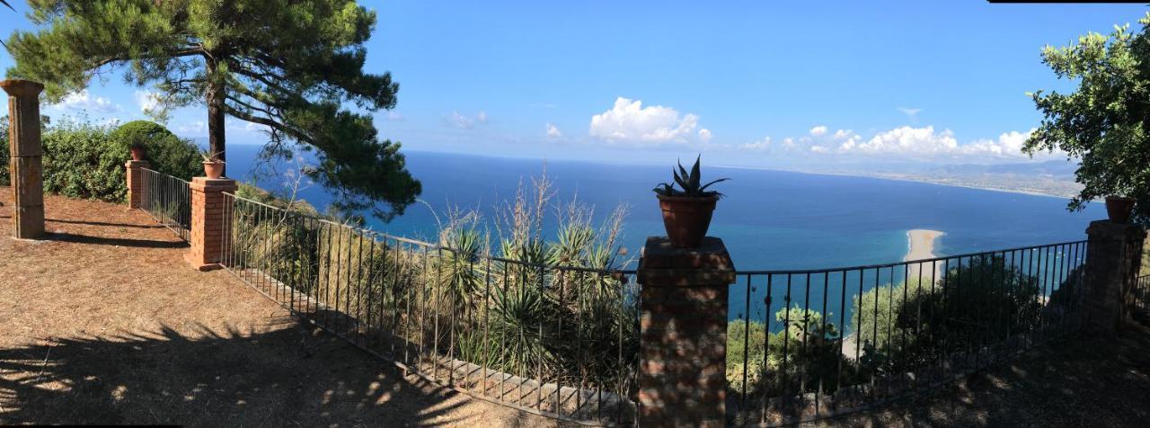 A Casa Di Peppino Villa Greco Tindari Eksteriør bilde